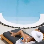 Modern & Comfortable Santorini 3 Bedrooms Aqua Private Pool ヴィラ
