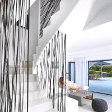 Modern & Comfortable Santorini 3 Bedrooms Aqua Private Pool *