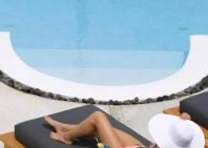 Modern & Comfortable Santorini 3 Bedrooms Aqua Private Pool Vila